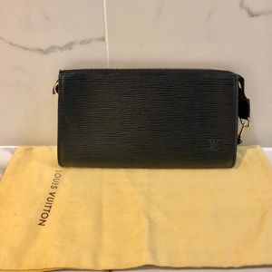 Louis Vuitton epi leather pochette